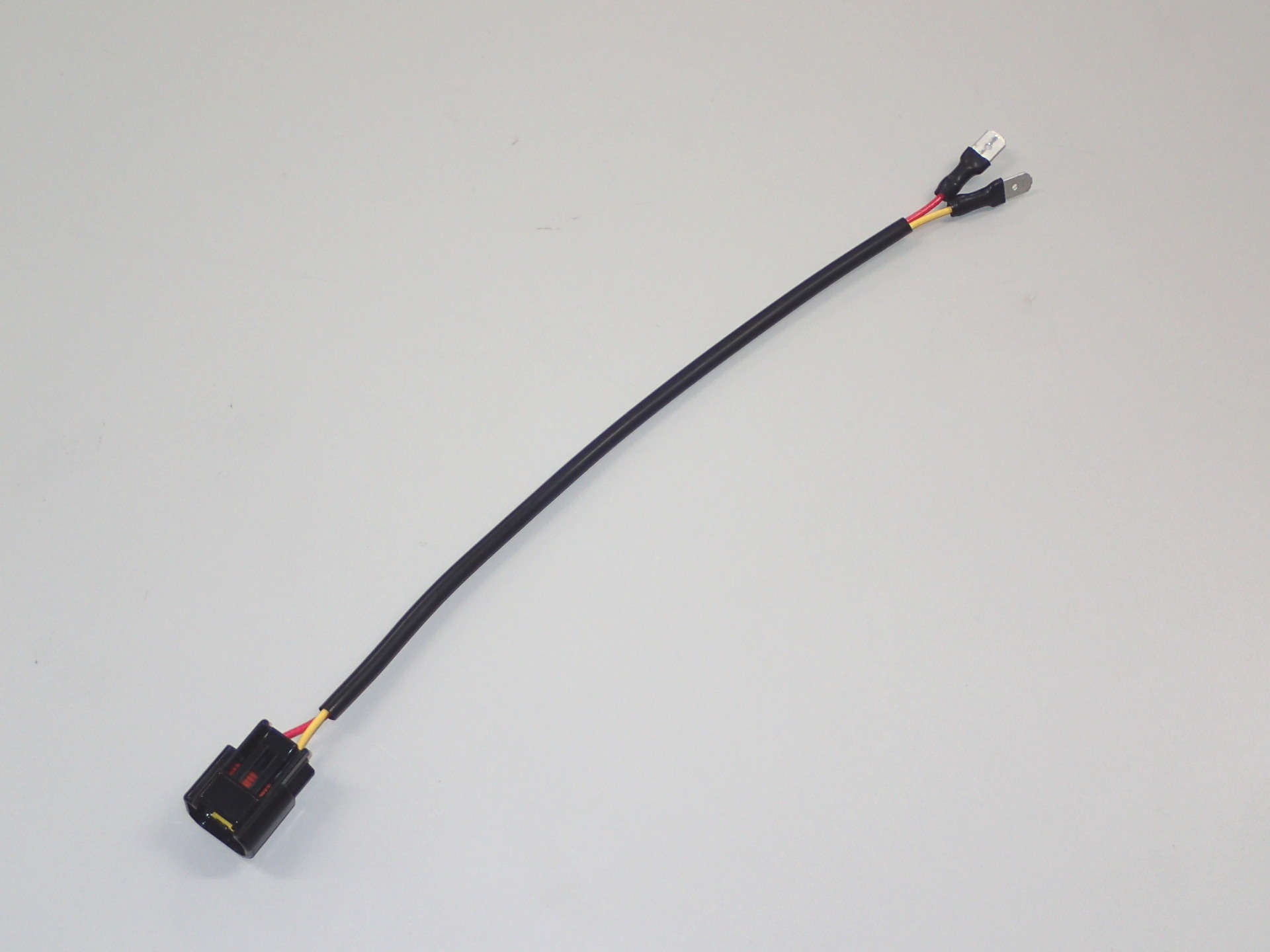 1次コネクタ(30)